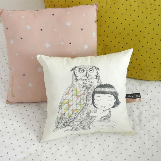 Petit coussin La fille et le hibou - Tapis et coussins Déco kids