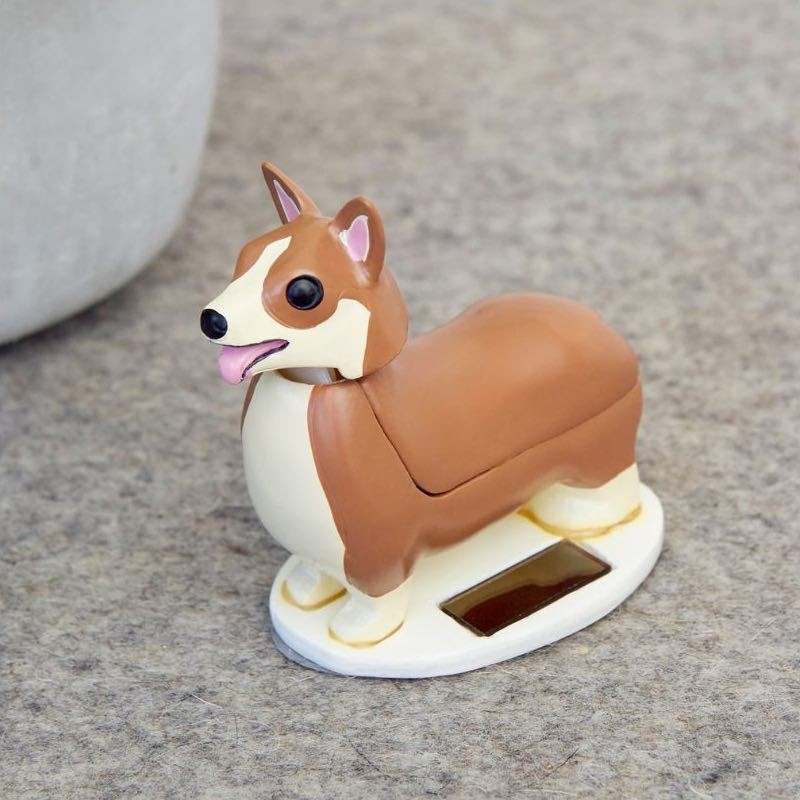 Figurine solaire reine Queen et chien Corgi